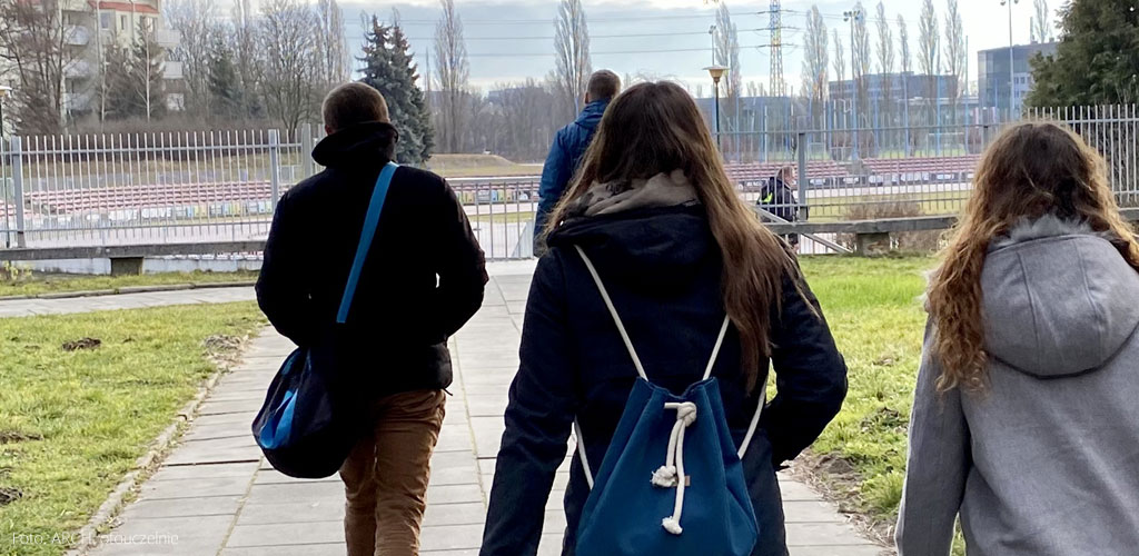 Studia na kierunku informatyka w Łodzi stacjonarne czy niestacjonarne – jaki tryb wybrać?