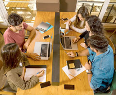 Studia na kierunku kosmetologia w Bydgoszczy stacjonarnie czy niestacjonarnie – jaki tryb wybrać?