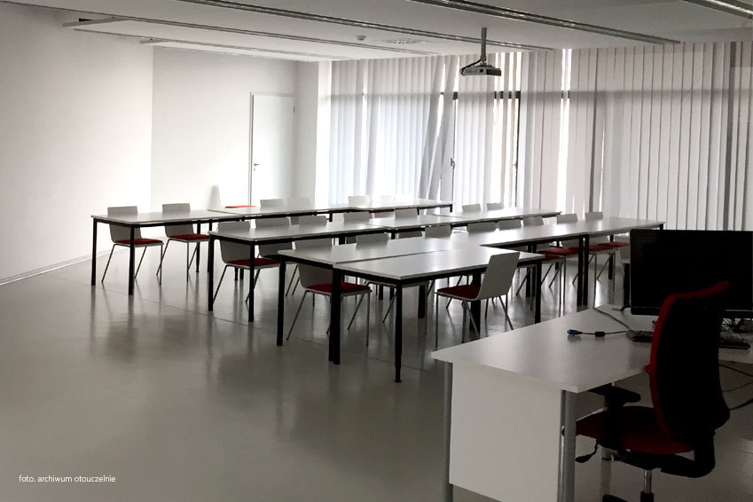 Jaka praca po studiach niestacjonarnych (zaocznych) na kierunku Ekonomia w Warszawie