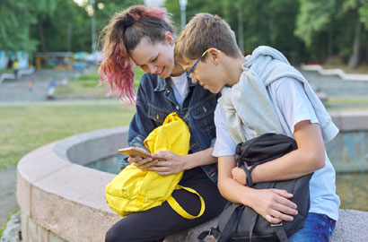 Jaka średnia na czerwony pasek? Co trzeba zrobić, żeby mieć świadectwo z paskiem?