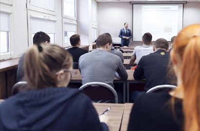 Zarządzanie studia w Wyższej Szkole Administracji i Biznesu w Gdyni – rekrutacja 2025/2026