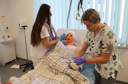 Pielęgniarstwo studia w Akademii Kujawsko-Pomorskiej – rekrutacja 2025/2026