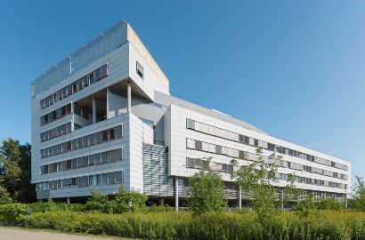 Pierwsze w Polsce prywatne studia stomatologiczne – nowa oferta Uczelni Łazarskiego